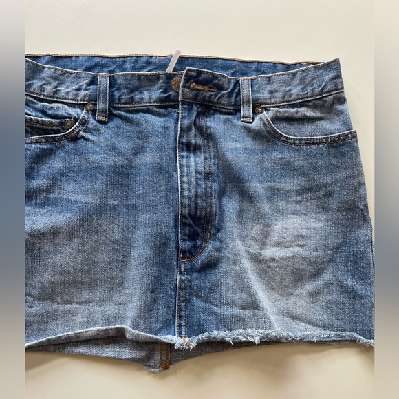 FREE PEOPLE - Size 10 - GUC !! Blue Denim Mini Skirt - Picture 1 of 4